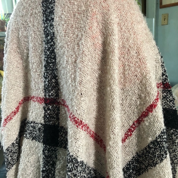Jackets & Blazers - Plaid poncho (5/$25 in bundle 5 or more) exp 3/30/23